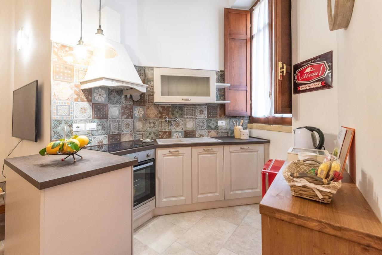 Rubichi 6 - Old Town Apartment Sit Lecce Buitenkant foto