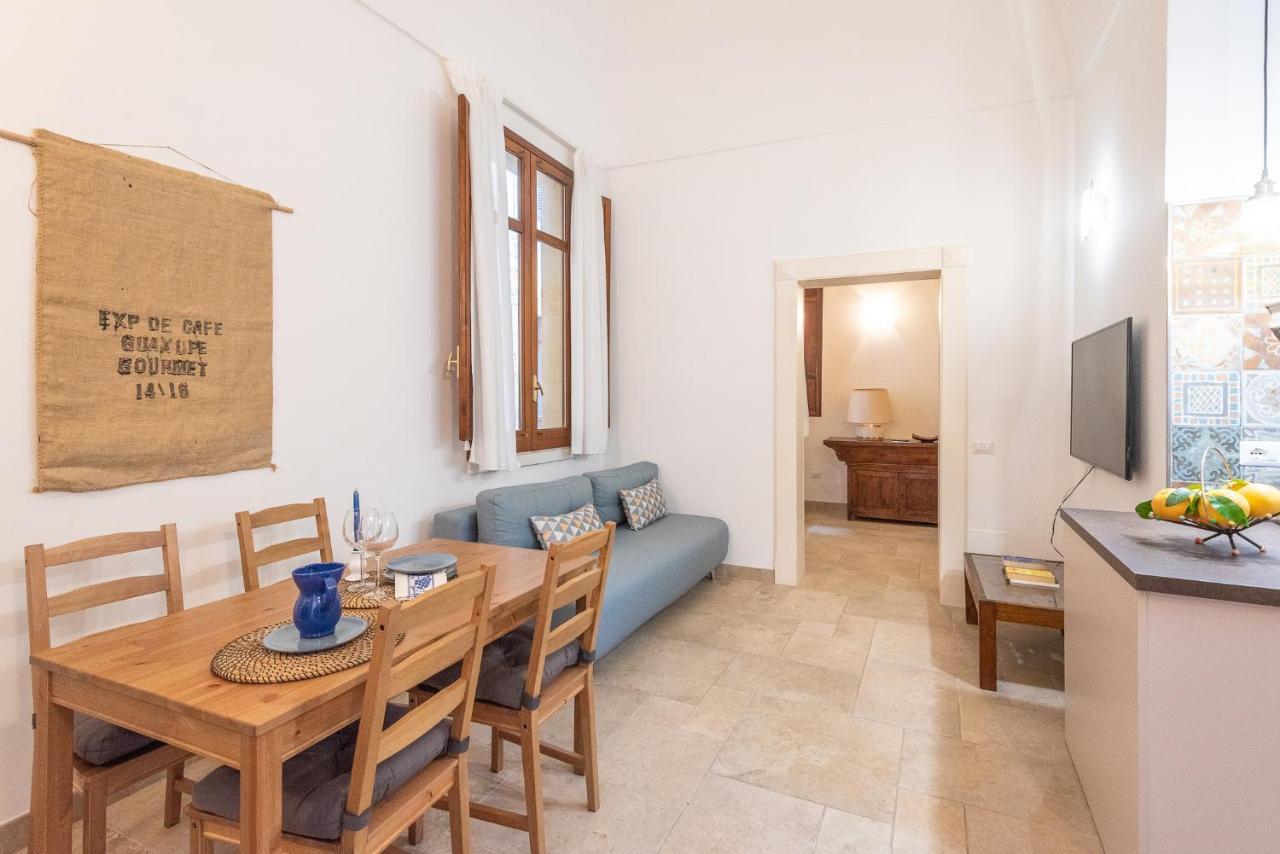 Rubichi 6 - Old Town Apartment Sit Lecce Buitenkant foto